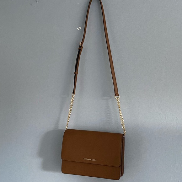 SOLD Michael Kors Daniela Safiano Crossbody - Picture 14 of 16
